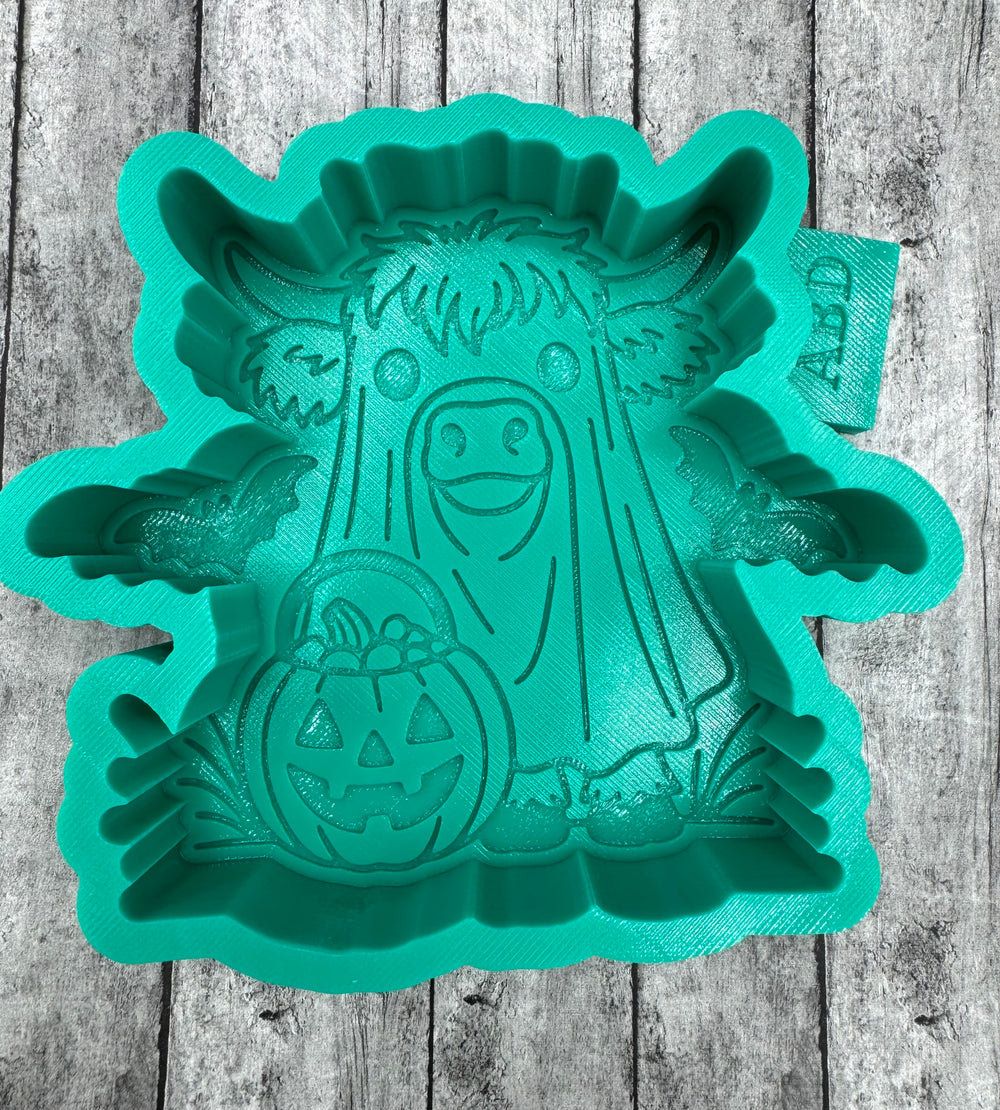 Highland Cow Ghost with Pumpkin Freshie Silicone Mold